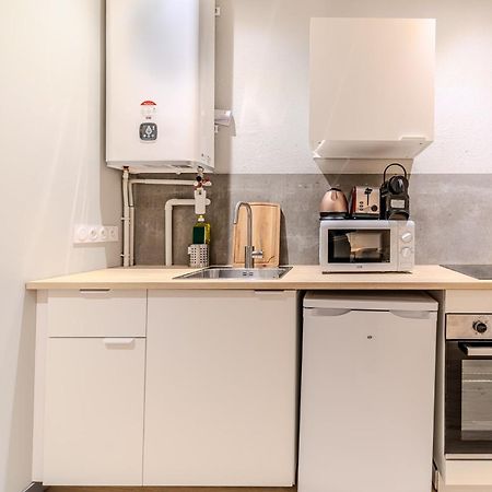 Charming 1-Bedroom Apartment Across From Halles Paul Bocuse & Part-Dieu リヨン エクステリア 写真