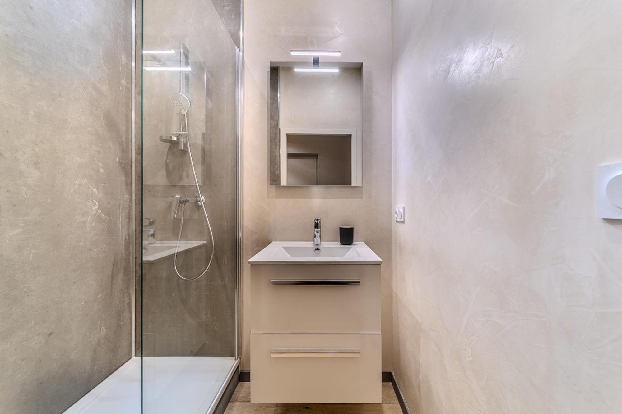 Charming 1-Bedroom Apartment Across From Halles Paul Bocuse & Part-Dieu リヨン エクステリア 写真