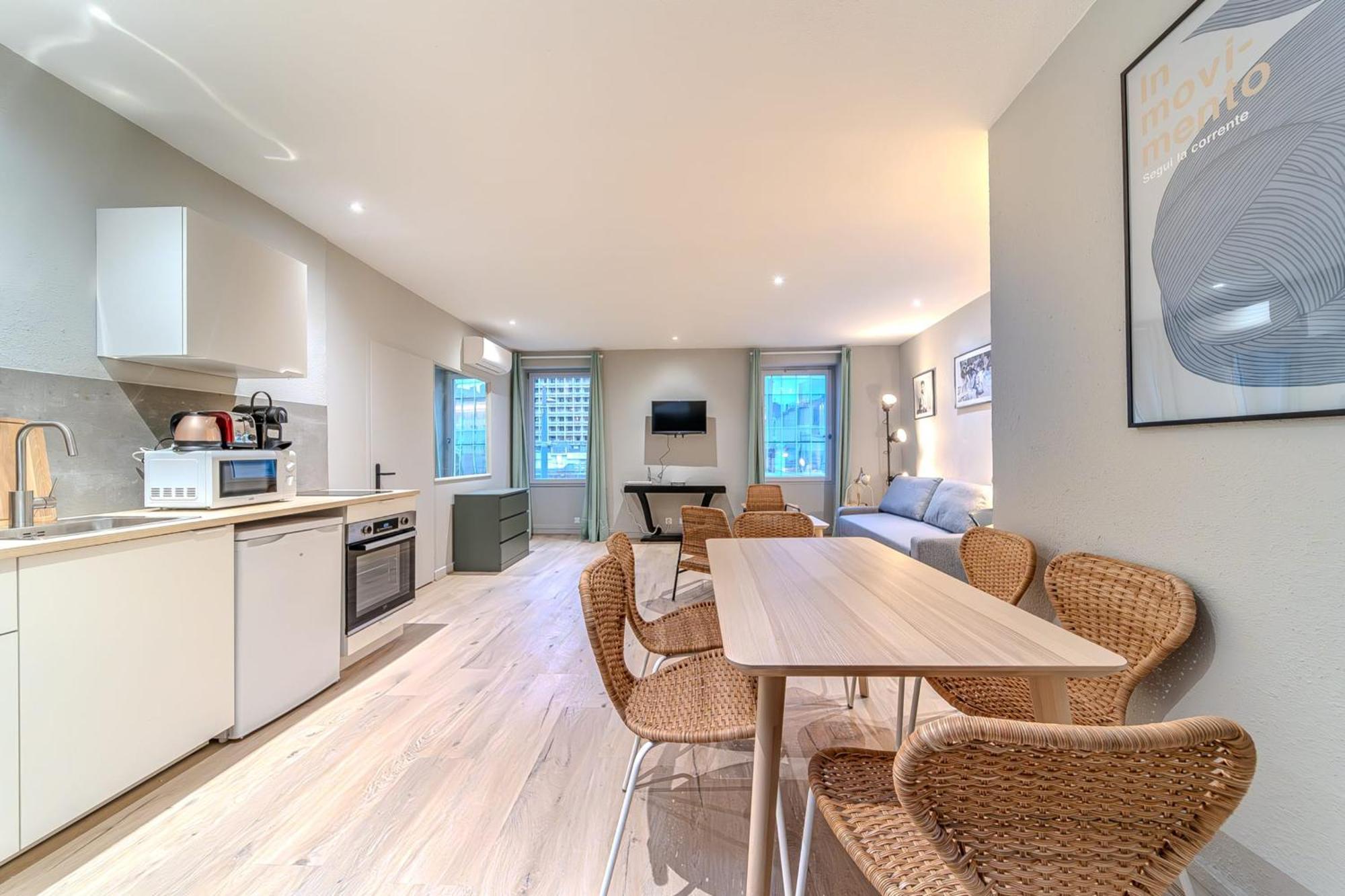 Charming 1-Bedroom Apartment Across From Halles Paul Bocuse & Part-Dieu リヨン エクステリア 写真