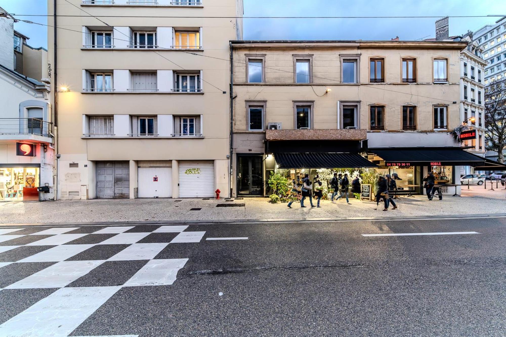 Charming 1-Bedroom Apartment Across From Halles Paul Bocuse & Part-Dieu リヨン エクステリア 写真